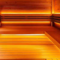 Iluminación LED (debajo de los bancos, encima...
